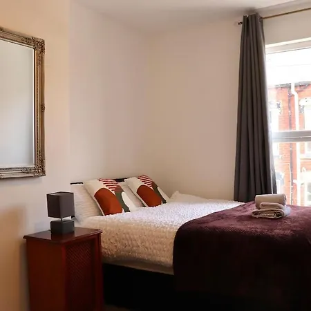Budget Friendly 2 Bed Featured House With Parking Leeds (West Yorkshire)