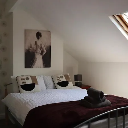 Budget Friendly 2 Bed Featured House With Parking Apartment Leeds (West Yorkshire)