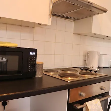 Budget Friendly 2 Bed Featured House With Parking Apartment Leeds (West Yorkshire)