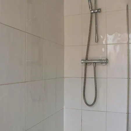 Budget Friendly 2 Bed Featured House With Parking Apartment Leeds (West Yorkshire)