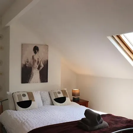 Budget Friendly 2 Bed Featured House With Parking Apartment Leeds (West Yorkshire)