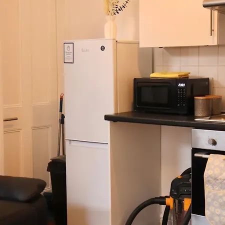Budget Friendly 2 Bed Featured House With Parking *