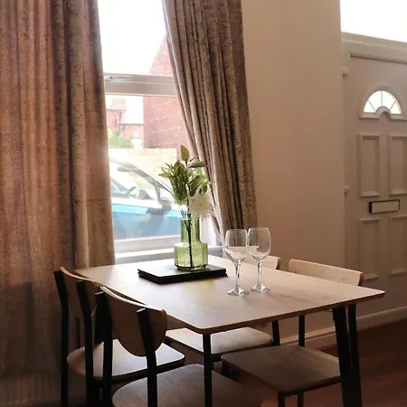 Apartment Budget Friendly 2 Bed Featured House With Parking Leeds (West Yorkshire)